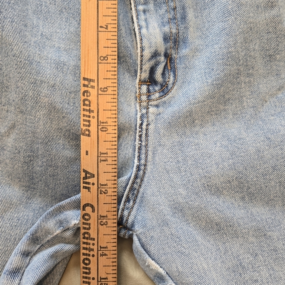 VTG 80s Bill Blass Denim Mom Jeans in a Light Wash - Picture 8 of 11